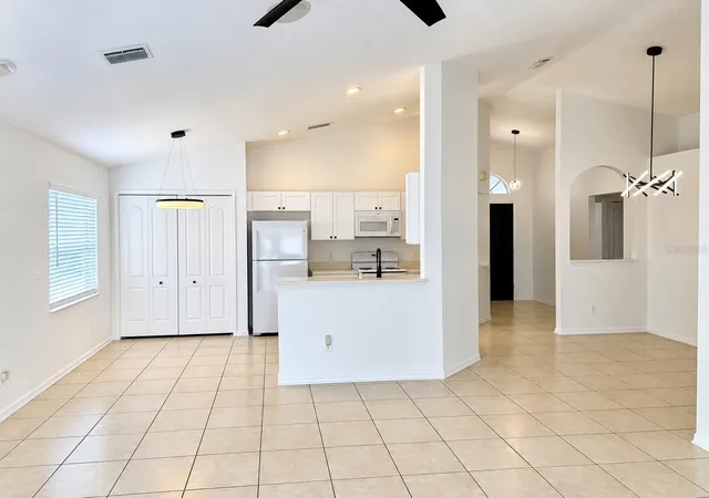 Photo 3 of Single family home for sale at 905 Rocky Mountain Ct, Valrico, FL 33594 | MLS# TB8549902 | Listing updated on 2026-09-19