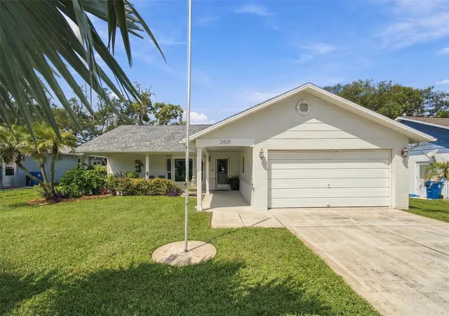 Photo 3 of Single family home for sale at 2429 Birdie Ln, Spring Hill, FL 34606 | MLS# W7889621 | Listing updated on 2026-10-06