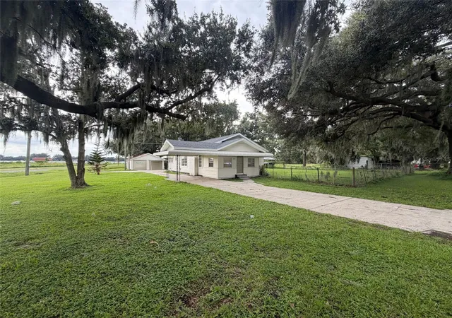 Photo 4 of Single family home for sale at 4805 Coronet Rd, Plant City, FL 33566 | MLS# O6442999 | Listing updated on 2026-09-22