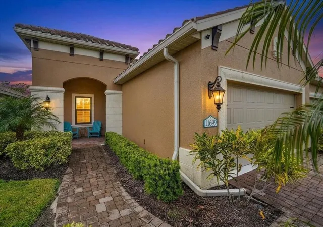 Photo 3 of Single family home for sale at 11699 Okaloosa Dr, Venice, FL 34293 | MLS# A4706593 | Listing updated on 2026-10-08