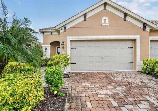 Photo 3 of House for sale at 11699 Okaloosa Dr, Venice, FL 34293 | MLS# A4706593 | Listing updated on 2026-10-09