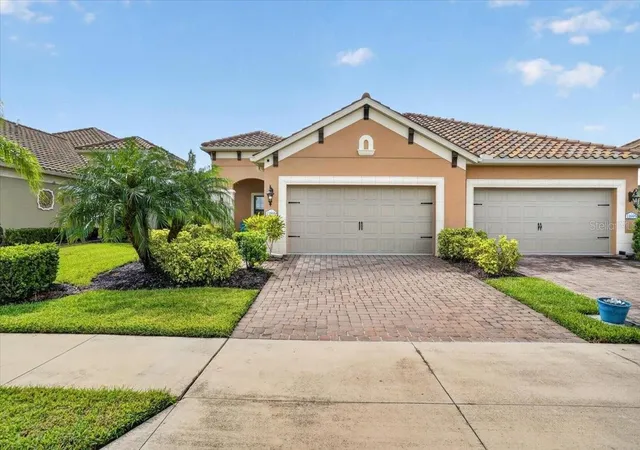 Photo 4 of House for sale at 11699 Okaloosa Dr, Venice, FL 34293 | MLS# A4706593 | Listing updated on 2026-10-09