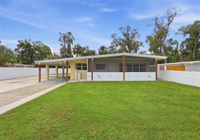 Photo 1 of Single family home for sale at 742 Temple Ave, Orange City, FL 32763 | MLS# V4951364 | Listing updated on 2026-09-22