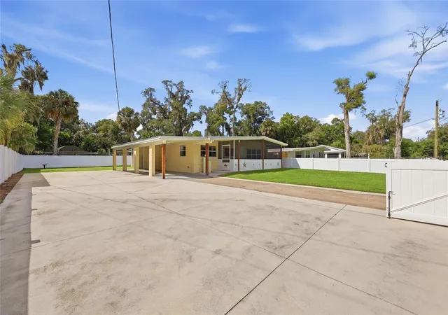 Photo 3 of Single family home for sale at 742 Temple Ave, Orange City, FL 32763 | MLS# V4951364 | Listing updated on 2026-09-22