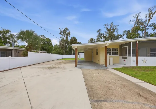Photo 4 of Single family home for sale at 742 Temple Ave, Orange City, FL 32763 | MLS# V4951364 | Listing updated on 2026-09-22