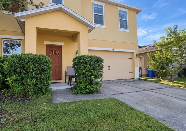 Photo 2 of Single family home for sale at 1921 Betsy Ross Ln, Saint Cloud, FL 34769 | MLS# S5157869 | Listing updated on 2026-09-19