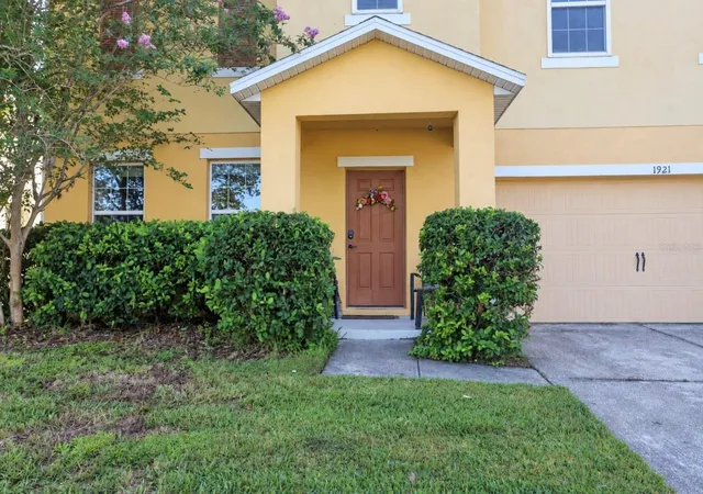 Photo 3 of Single family home for sale at 1921 Betsy Ross Ln, Saint Cloud, FL 34769 | MLS# S5157869 | Listing updated on 2026-09-19