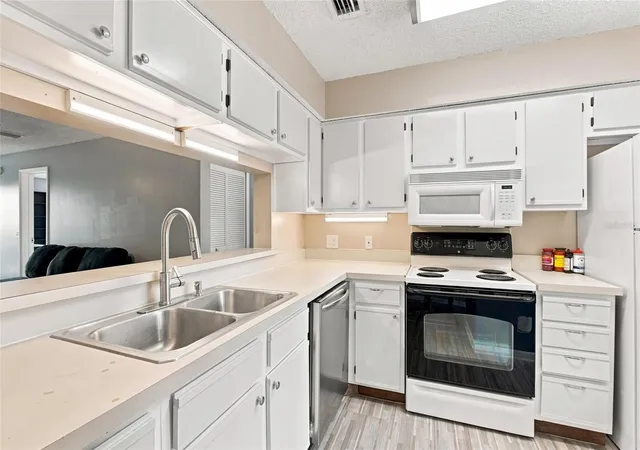 Photo 2 of Condo for sale at 5615 San Juan Ave #309, Jacksonville, FL 32210 | MLS# A4706596 | Listing updated on 2026-09-18