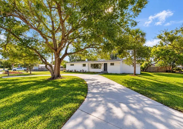Photo 2 of Single family home for sale at 201 Granada St, Daytona Beach, FL 32117 | MLS# O6443011 | Listing updated on 2026-10-07