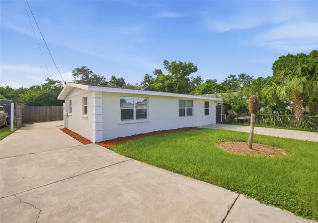 Photo 1 of Single family home for sale at 2141 Mango Ave, Sarasota, FL 34234 | MLS# O6443016 | Listing updated on 2026-09-22
