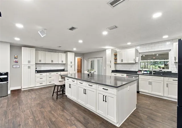 Photo 4 of Single family home for sale at 2210 Edgar Ct, Oviedo, FL 32765 | MLS# O6443017 | Listing updated on 2026-10-09