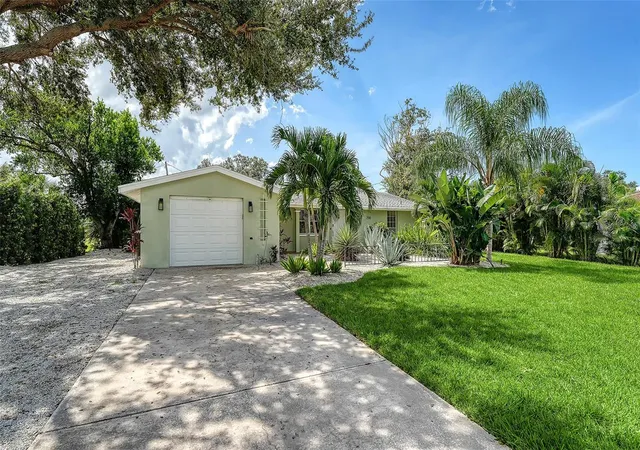 Photo 2 of Single family home for sale at 2510 Bispham Rd, Sarasota, FL 34231 | MLS# A4706608 | Listing updated on 2026-09-19