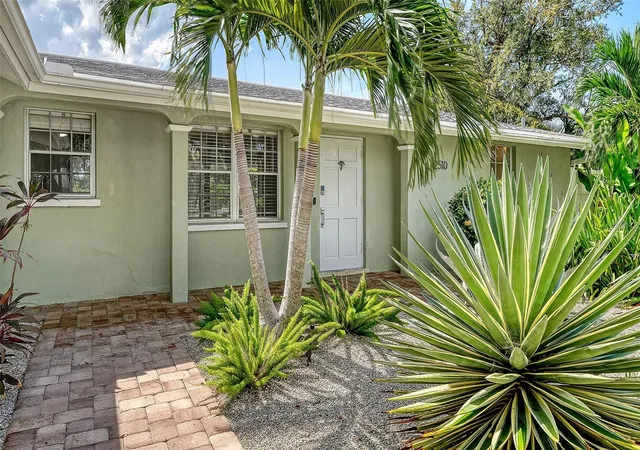 Photo 3 of Single family home for sale at 2510 Bispham Rd, Sarasota, FL 34231 | MLS# A4706608 | Listing updated on 2026-09-19
