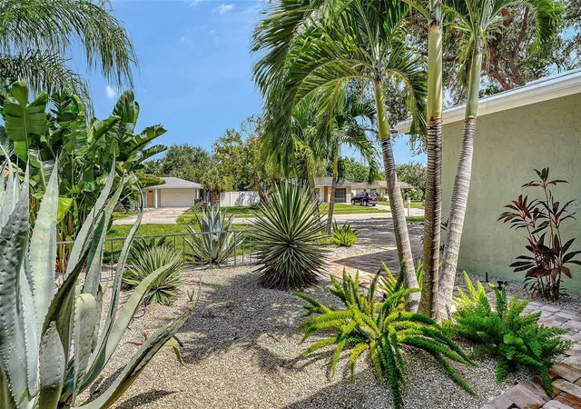 Photo 4 of Single family home for sale at 2510 Bispham Rd, Sarasota, FL 34231 | MLS# A4706608 | Listing updated on 2026-09-19