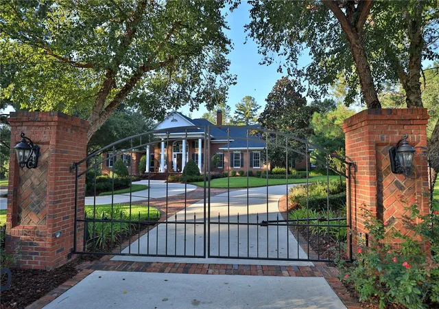 Photo 2 of Single family home for sale at 800 SW 144th Court Rd, Ocala, FL 34481 | MLS# OM732509 | Listing updated on 2026-09-19