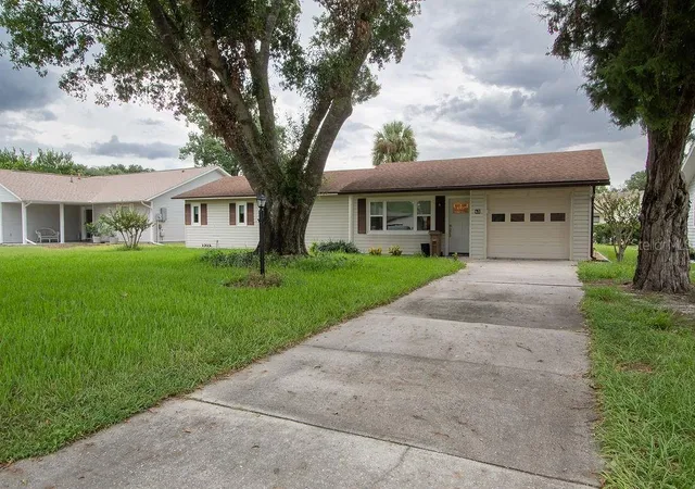 Photo 1 of Condo for sale at 62 Aberdeen Cir #62A, Leesburg, FL 34788 | MLS# G5117983 | Listing updated on 2026-09-19