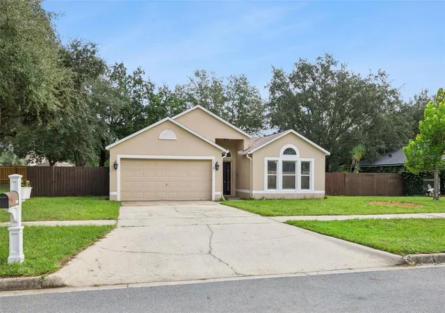 Photo 2 of Single family home for sale at 1612 Muir Cir, Clermont, FL 34711 | MLS# G5117985 | Listing updated on 2026-10-22