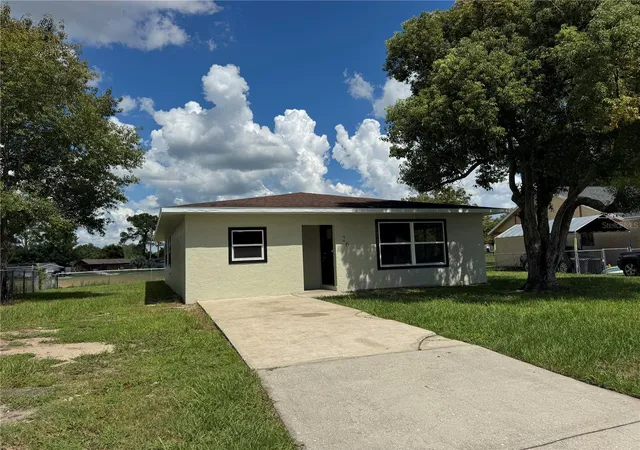 Photo 2 of Single family home for sale at 26 Spring Loop Cir, Ocala, FL 34472 | MLS# O6443025 | Listing updated on 2026-10-02