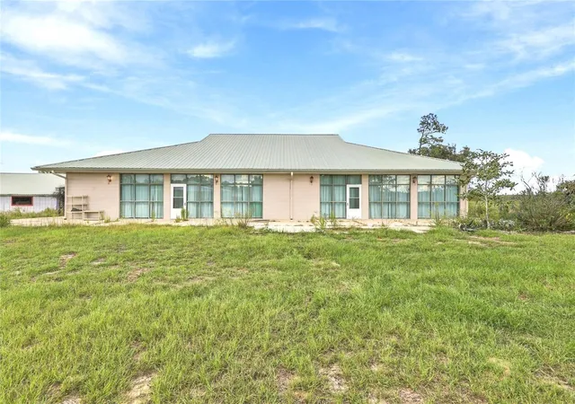 Single family home for sale at 12391 NE 80th Avenue, BRONSON, FL 32621 | MLS# GC543605