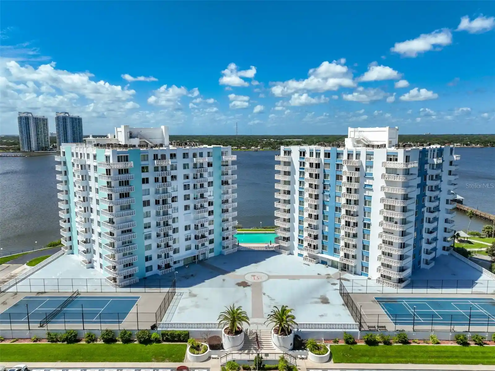 Listing Photo 1 - Condo for sale in 925 N Halifax Ave located at 925 N Halifax Ave, Daytona Beach, FL 32118 - Unit #910
