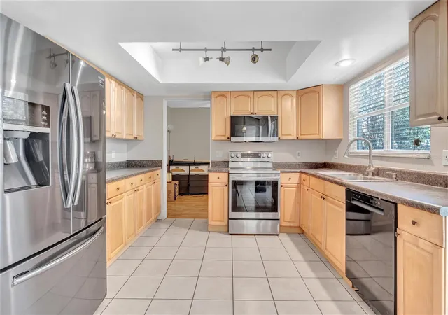 Photo 2 of Single family home for sale at 1018 Malcolm Ct, Oviedo, FL 32765 | MLS# O6443031 | Listing updated on 2026-10-06