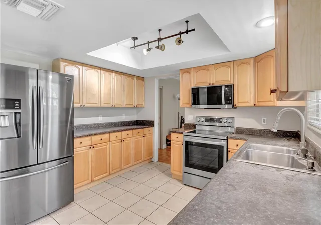 Photo 3 of Single family home for sale at 1018 Malcolm Ct, Oviedo, FL 32765 | MLS# O6443031 | Listing updated on 2026-10-06
