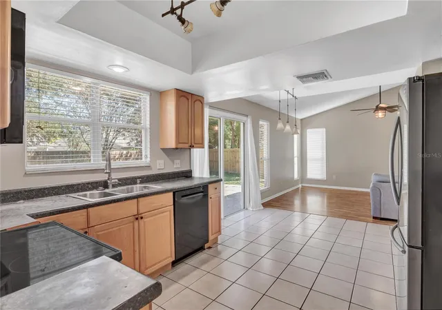 Photo 3 of Single family home for sale at 1018 Malcolm Ct, Oviedo, FL 32765 | MLS# O6443031 | Listing updated on 2026-10-06