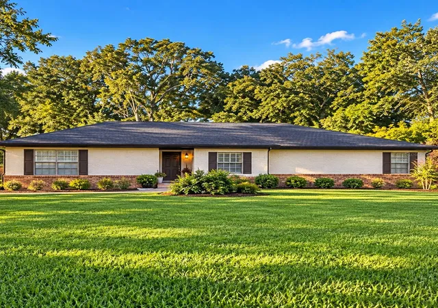 Photo 1 of Single family home for sale at 1800 SE 52nd Court, Ocala, FL 34480 | MLS# OM732512 | Listing updated on 2026-10-28