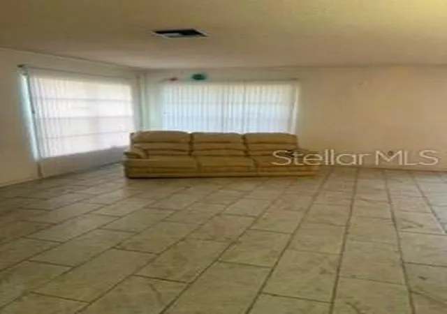 Photo 3 of Single family home for sale at 1800 SE 52nd Court, Ocala, FL 34480 | MLS# OM732512 | Listing updated on 2026-10-28