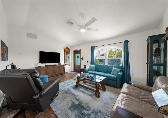 Photo 4 of Single family home for sale at 340 Fordham Rd, Venice, FL 34293 | MLS# A4706616 | Listing updated on 2026-09-30