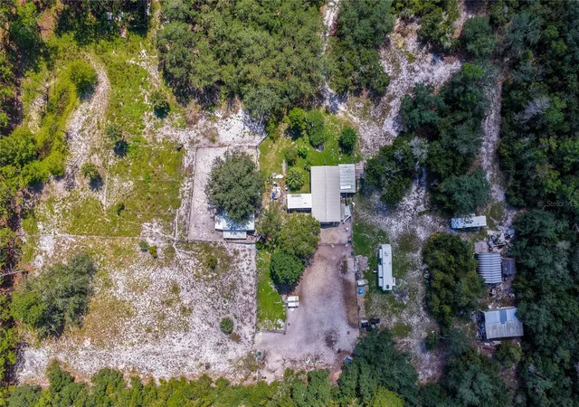 Photo 2 of Manufactured home for sale at 41330 Ford Rd, Eustis, FL 32736 | MLS# V4951365 | Listing updated on 2026-10-04