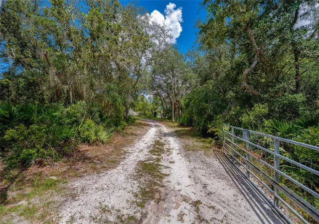 Photo 3 of Manufactured home for sale at 41330 Ford Rd, Eustis, FL 32736 | MLS# V4951365 | Listing updated on 2026-10-04