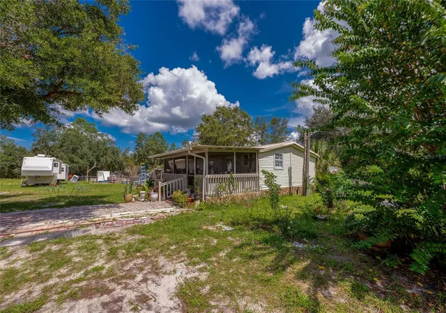Photo 4 of Manufactured home for sale at 41330 Ford Rd, Eustis, FL 32736 | MLS# V4951365 | Listing updated on 2026-10-04