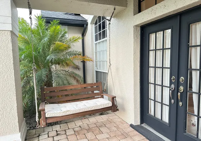 Photo 4 of Single family home for sale at 10349 Pointview Ct, Orlando, FL 32836 | MLS# S5157875 | Listing updated on 2026-09-28