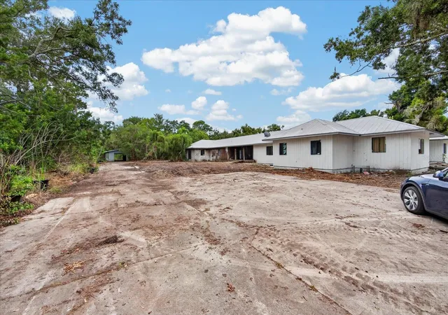 Photo 4 of Single family home for sale at 2140 Desoto Rd, Sarasota, FL 34234 | MLS# A4706622 | Listing updated on 2026-10-01