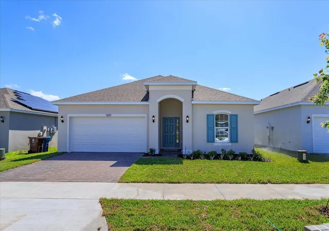 Photo 1 of Single family home for sale at 2914 Supermarine Rd, Tavares, FL 32778 | MLS# G5117988 | Listing updated on 2026-09-19
