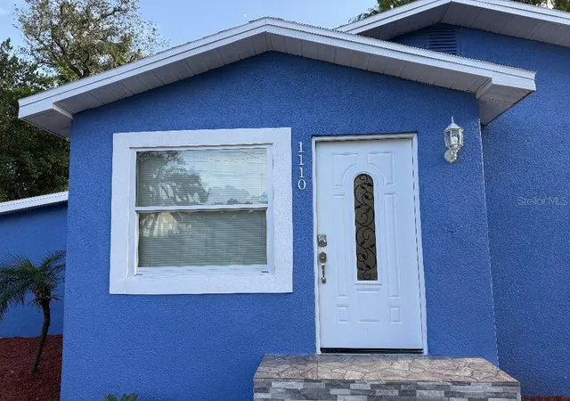 Photo 2 of Sale Pending at 1110 W Knollwood St, Tampa, FL 33604 | MLS# TB8549962 | Listing updated on 2026-10-30