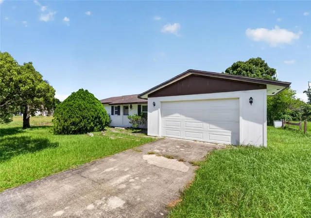 Photo 2 of Single family home for sale at 13780 Sw 40th Circle, Ocala, FL 34473 | MLS# OM732514 | Listing updated on 2026-09-19