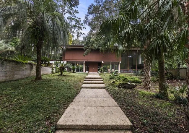 Photo 1 of Single family home for sale at 3105 Sw 5th Court, Gainesville, FL 32601 | MLS# TB8549973 | Listing updated on 2026-10-08