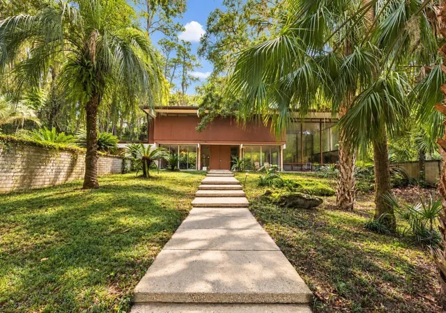 Photo 1 of Single family home for sale at 3105 Sw 5th Court, Gainesville, FL 32601 | MLS# TB8549973 | Listing updated on 2026-10-23
