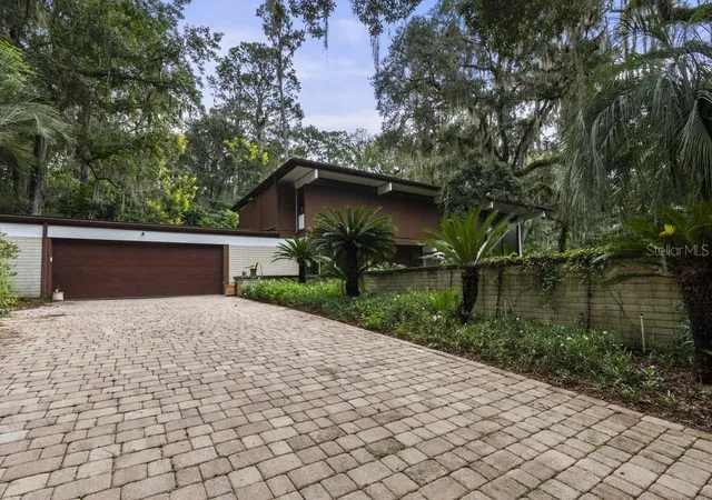 Photo 2 of Single family home for sale at 3105 Sw 5th Court, Gainesville, FL 32601 | MLS# TB8549973 | Listing updated on 2026-10-08