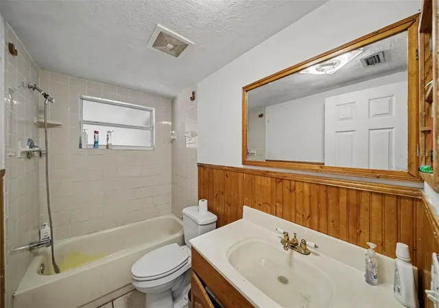 Photo 4 of Single family home for sale at 6249 Maplewood Dr, New Port Richey, FL 34653 | MLS# TB8549976 | Listing updated on 2026-09-19