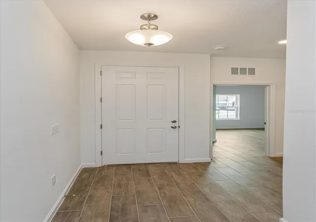 Photo 2 of Single family home for sale at 2812 Doolittle St, Tavares, FL 32778 | MLS# G5117991 | Listing updated on 2026-09-19