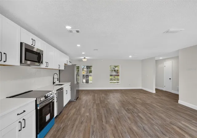 Photo 3 of Single family home for sale at 405 Chestnut Ave, Altamonte Springs, FL 32701 | MLS# O6443059 | Listing updated on 2026-09-19
