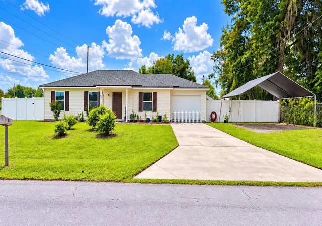 Single family home for sale at 81 Dogwood Dr Loop, OCALA, FL 34472 | MLS# OM732517