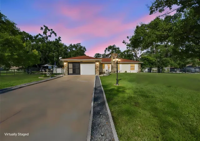Photo 3 of Single family home for sale at 8331 Echo Ln, Spring Hill, FL 34608 | MLS# W7889626 | Listing updated on 2026-09-30