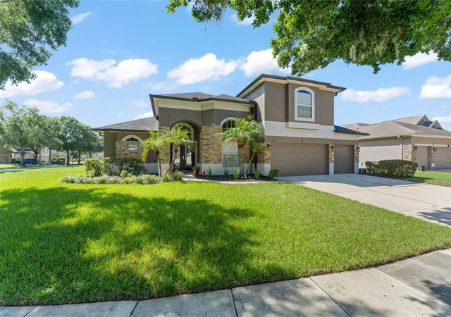 Photo 2 of Single family home for sale at 3833 Emerald Ests Cir, Apopka, FL 32703 | MLS# O6443068 | Listing updated on 2026-09-25