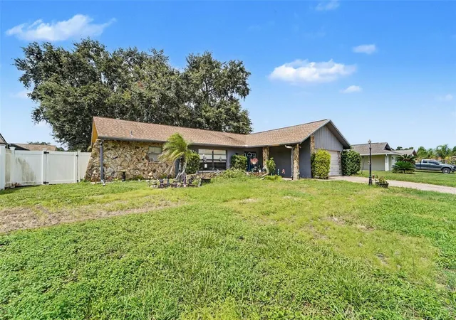 Photo 3 of Single family home for sale at 7606 Willow Brk Ct, Hudson, FL 34667 | MLS# TB8549999 | Listing updated on 2026-09-19