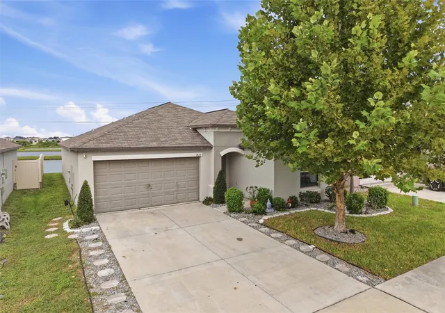 Photo 3 of Single family home for sale at 1423 Golden Glow Dr, Ruskin, FL 33570 | MLS# A4706639 | Listing updated on 2026-10-07