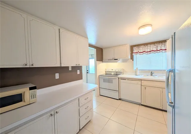 Photo 4 of Condo for sale at 1865 Sunny Dr #G21, Bradenton, FL 34207 | MLS# A4706640 | Listing updated on 2026-09-22